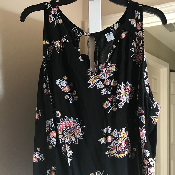 Old Navy Tops - Floral flowy tank